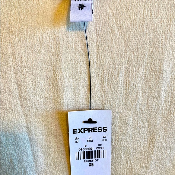 NWT Express Cold Shoulder Flowy Top - Picture 4 of 4